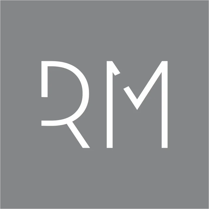 Logo da empresa RM Arquitetura - Cliente e parceiro do Grupo Infinita Engenharia